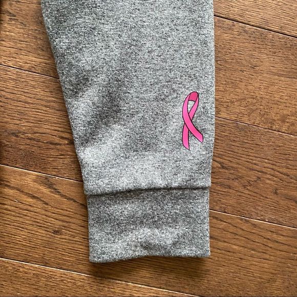 ✨50% OFF✨ The North Face Hoodie - Picture 6 of 11